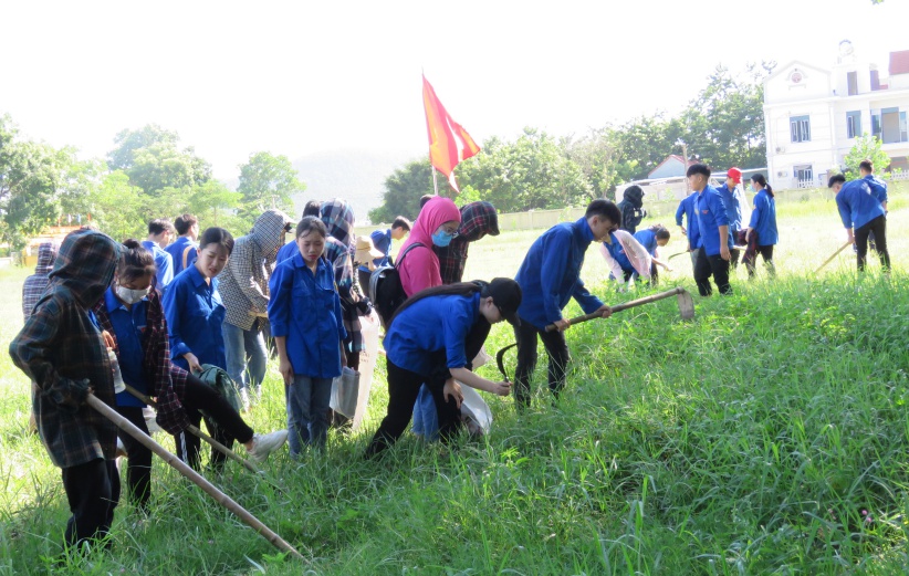 Đoàn viên thanh niên ra quân dọn dẹp vệ sinh môi trường